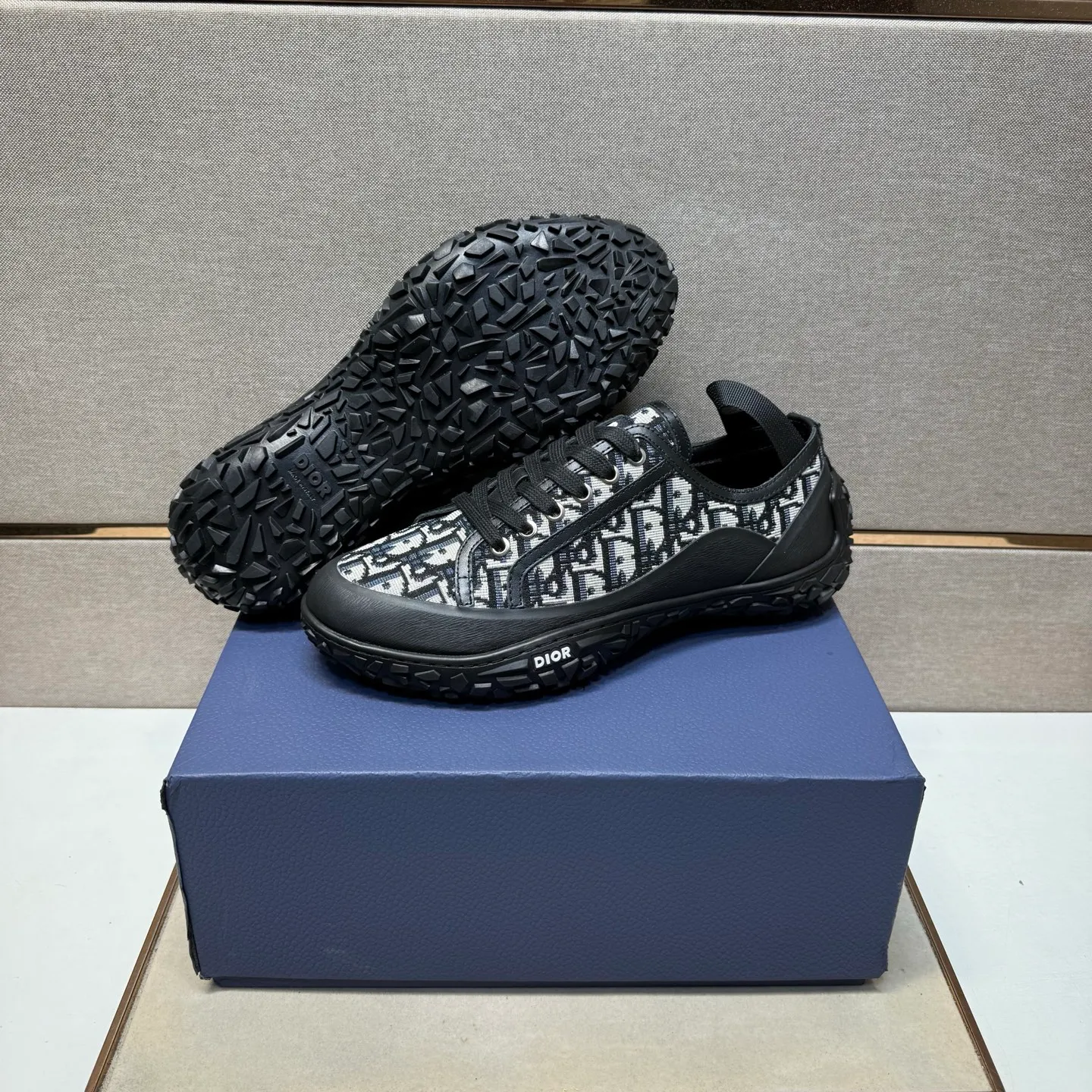 ⬛️Men's shoes 💰p442 [Dior~] Men's casual shoes 2025z cabinet sales simultaneously 🔶Size: 39-44 #️⃣ 🔷2 colors🔜The upper is made of multi-material splicing➕Genuine leather lining, comfortable and breathable, sole: original comfortable and wear-resistant outsole, ⚠️Real shot📱Photographed🎬The real thing is better📢📢📢